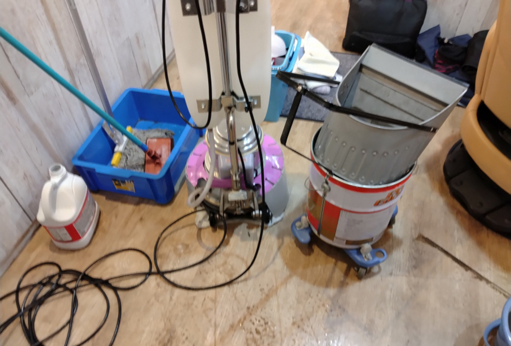 美容室;床洗浄の道具をひとまとめに