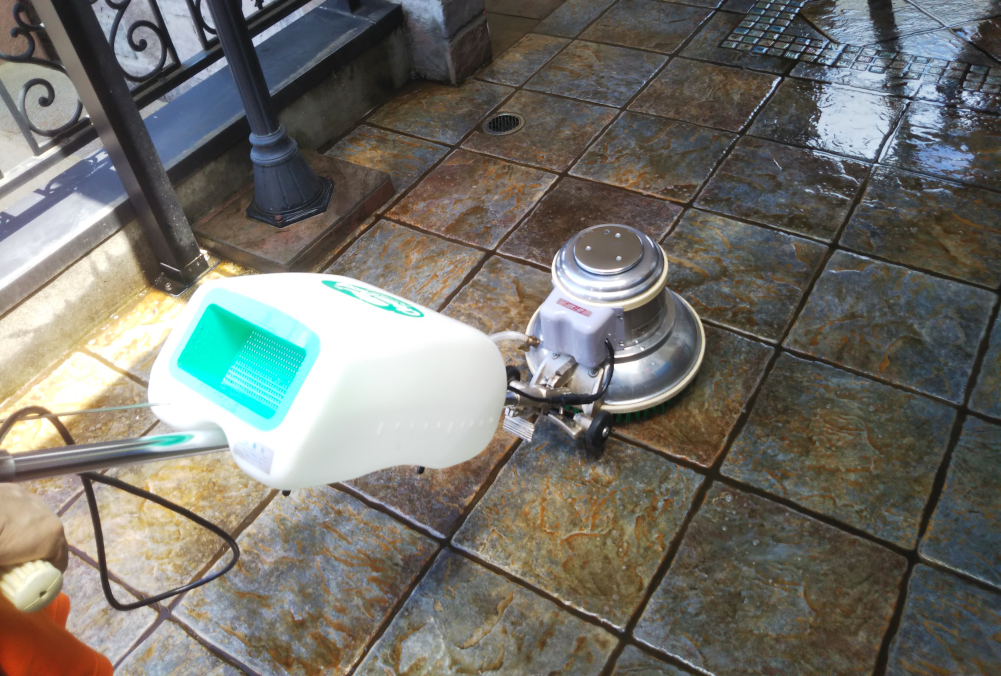 店舗にある石床「ポリッシャー洗浄」