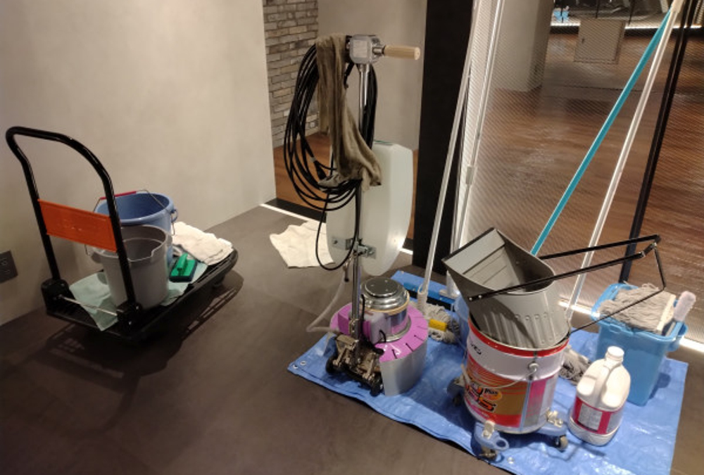 12インチ ポリッシャーで行う「オフィスビル ポリッシャー清掃」