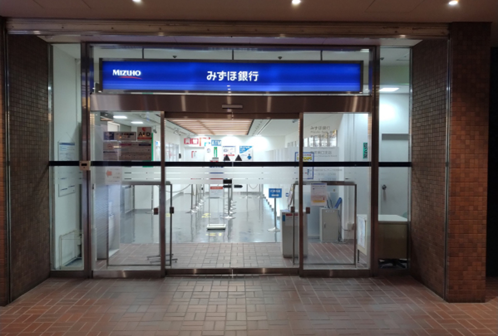 新宿センタービル内：銀行入口
