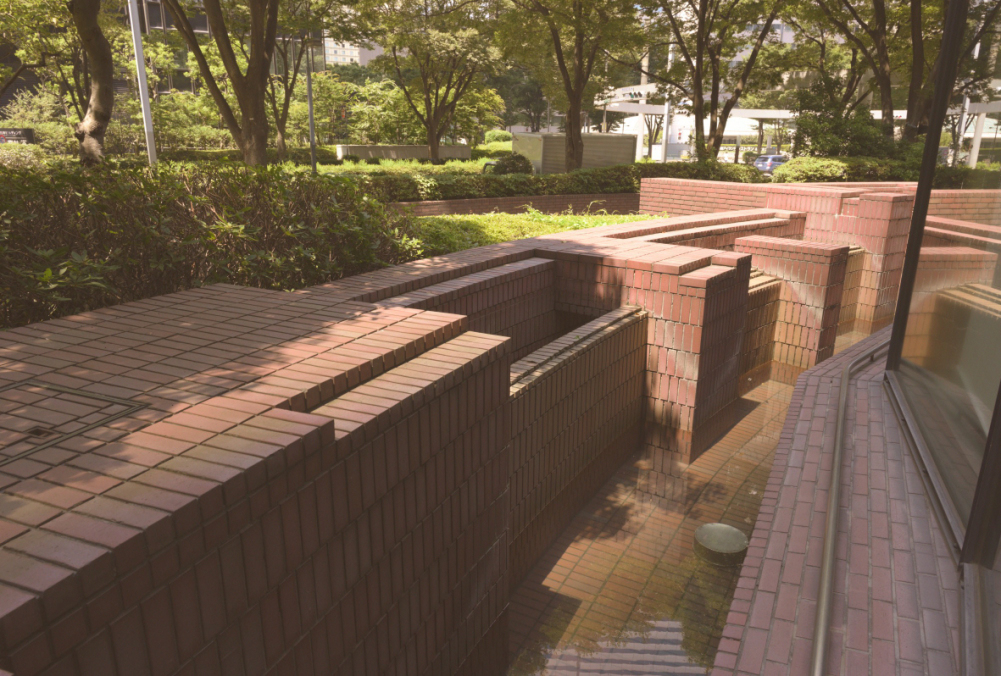 新宿センタービル 外周：池