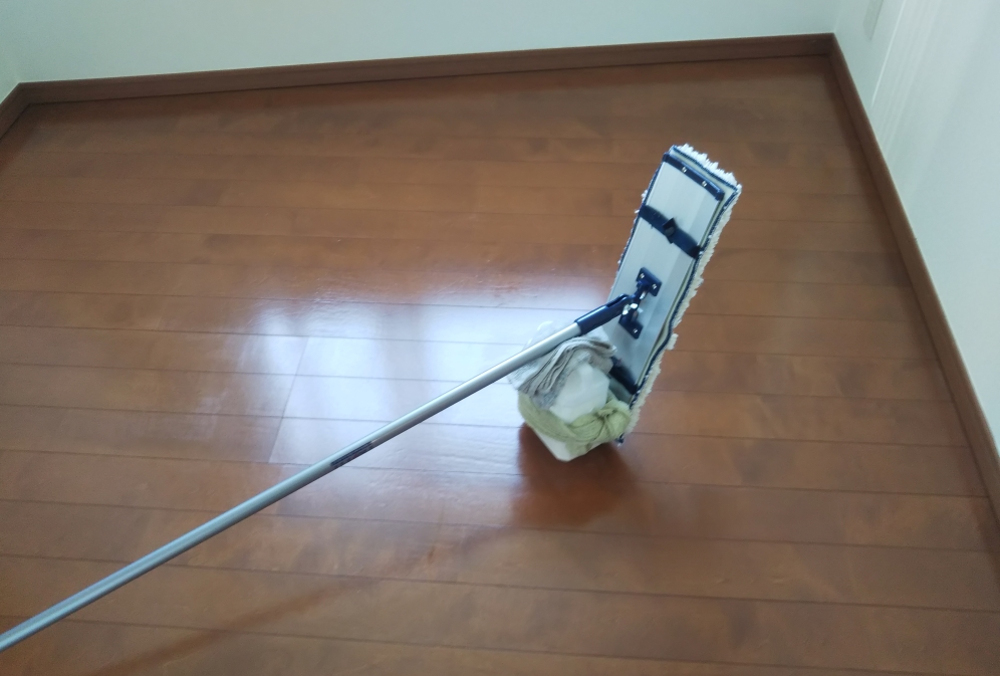 フローリングにワックスを塗る「作業前」「ワックス道具」