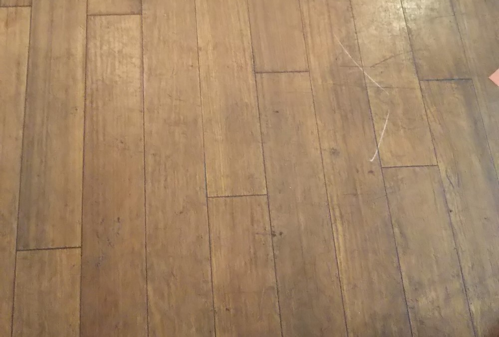 洗浄前の店舗床(木床)