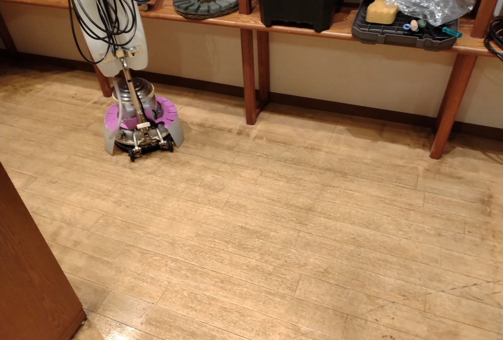 珈琲店「床をリセット洗浄」