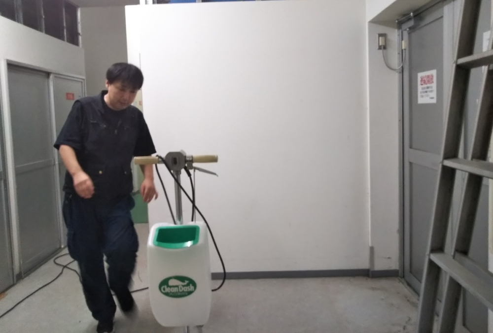 ポリッシャーへ向かう 佐野直人