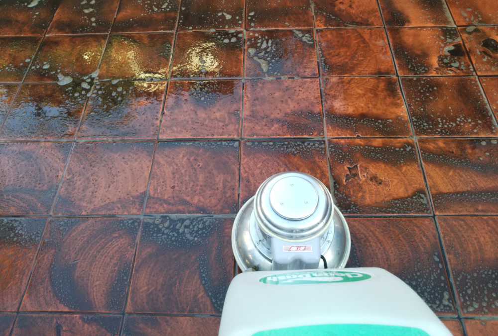 洗浄パットを変え さらに磨く