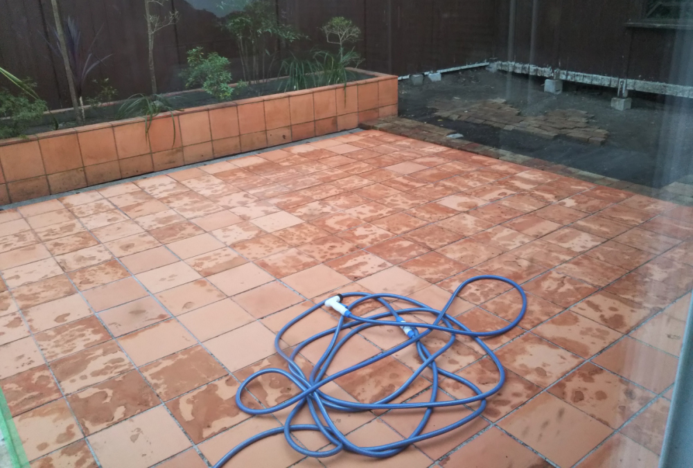 何回も磨いた石床洗浄：清掃後