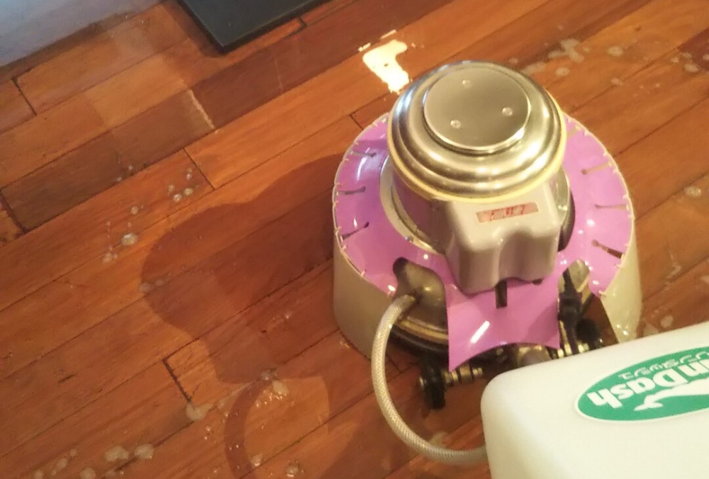 店舗フロアの「ポリッシャー洗浄」