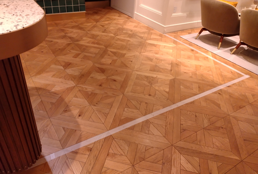 東京都千代田区丸の内にあるオフィスビル:剥離前の木床