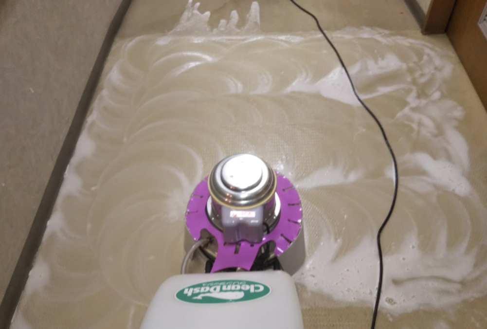 介護施設の廊下「ポリッシャー洗浄」