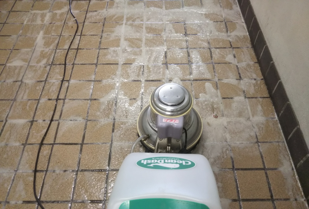 介護施設の石床「ポリッシャー洗浄」