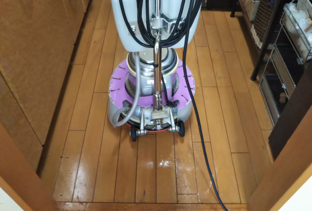 個人宅のフローリング「ポリッシャー洗浄」