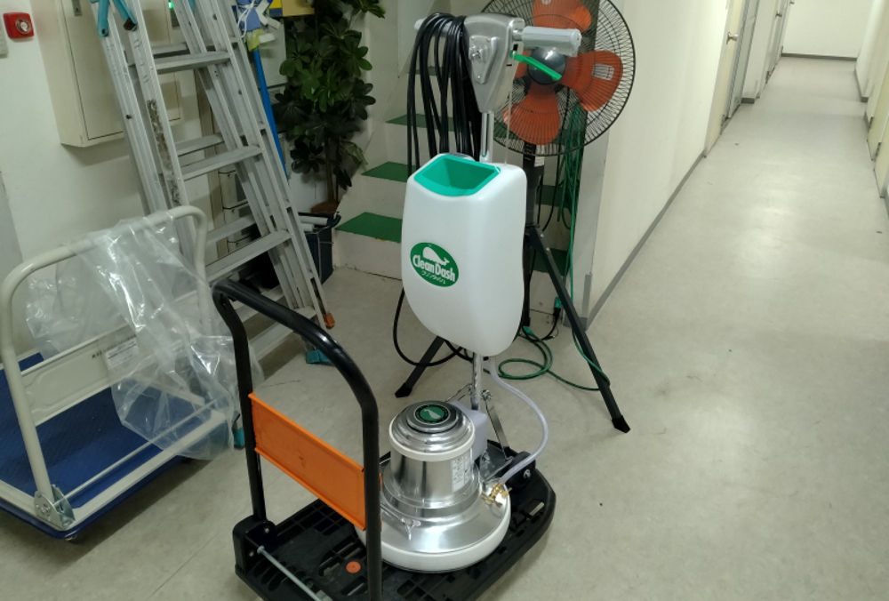 台車に乗った14インチ ポリッシャー