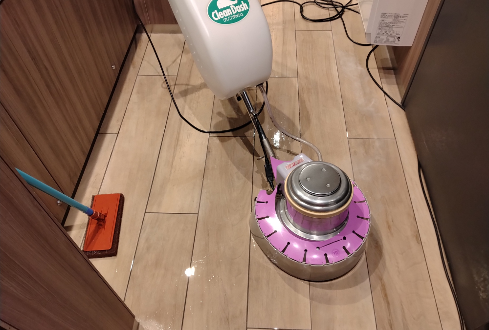 ビル内トイレ：ポリッシャー洗浄