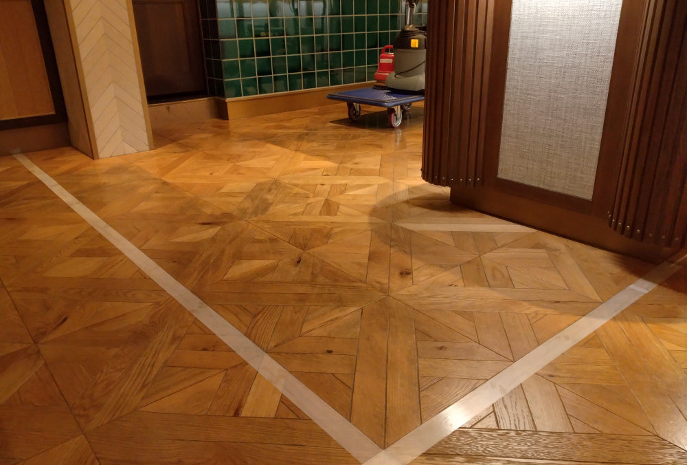 剥離洗浄：始まり一コマ「テープで区切る」