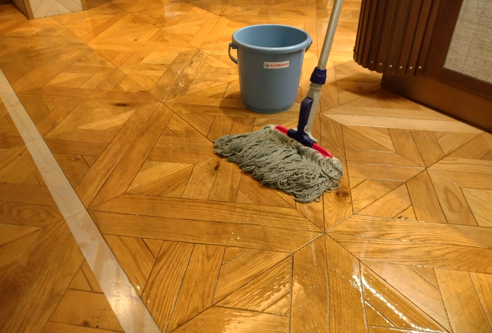 乾かないようにするため、範囲を区切った塗り込み