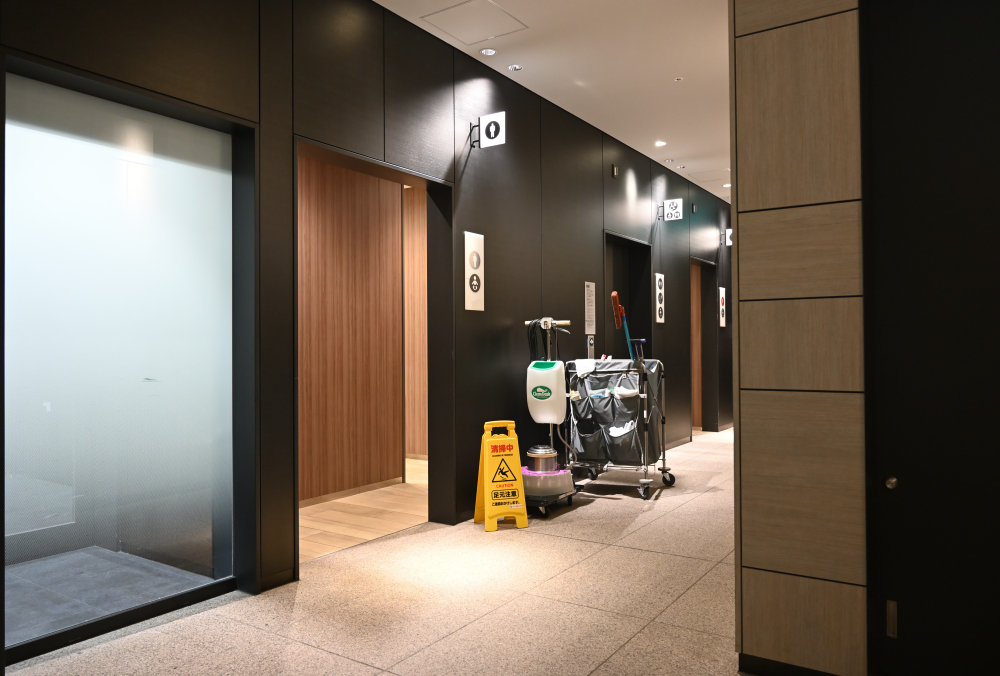 丸の内テラス・トイレ他：特別清掃